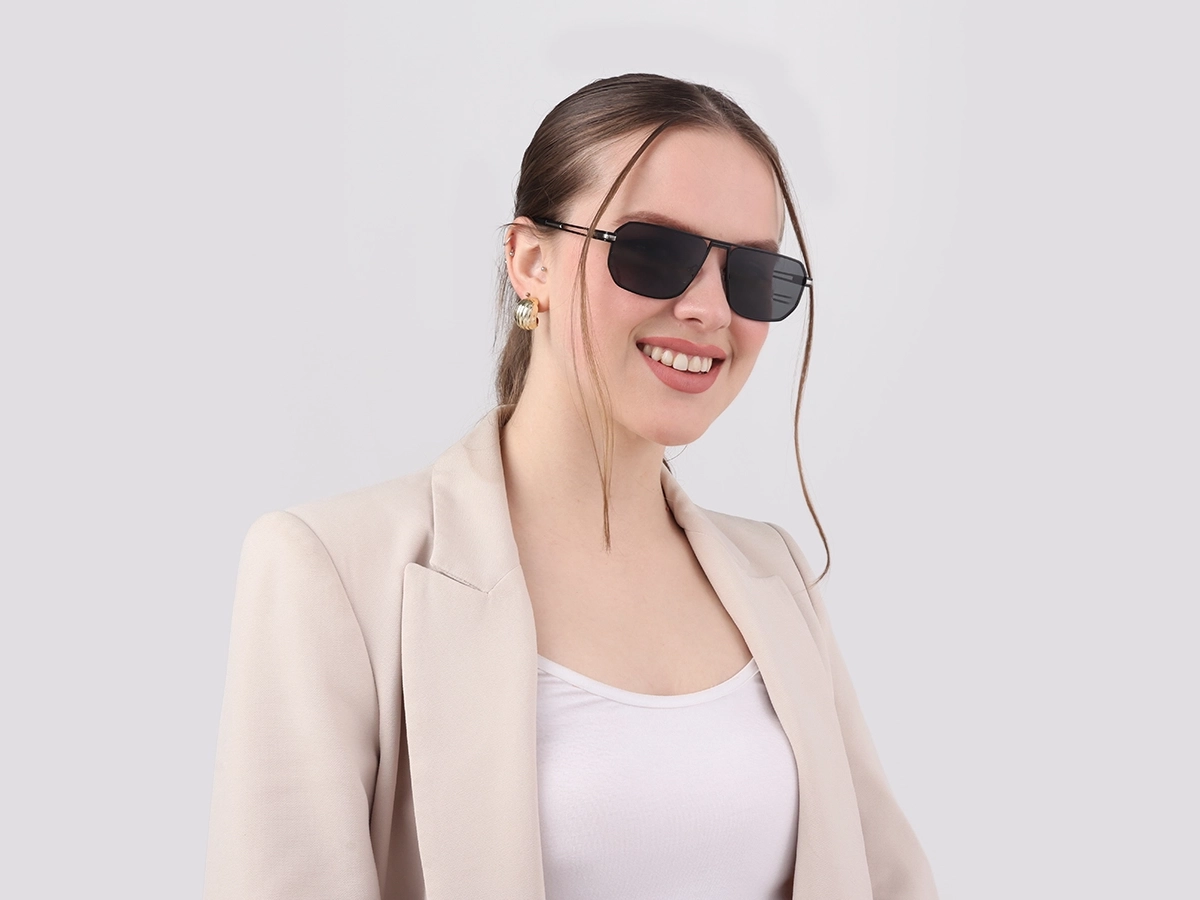 Stylish Black Metal Pilot Sunglasses-1