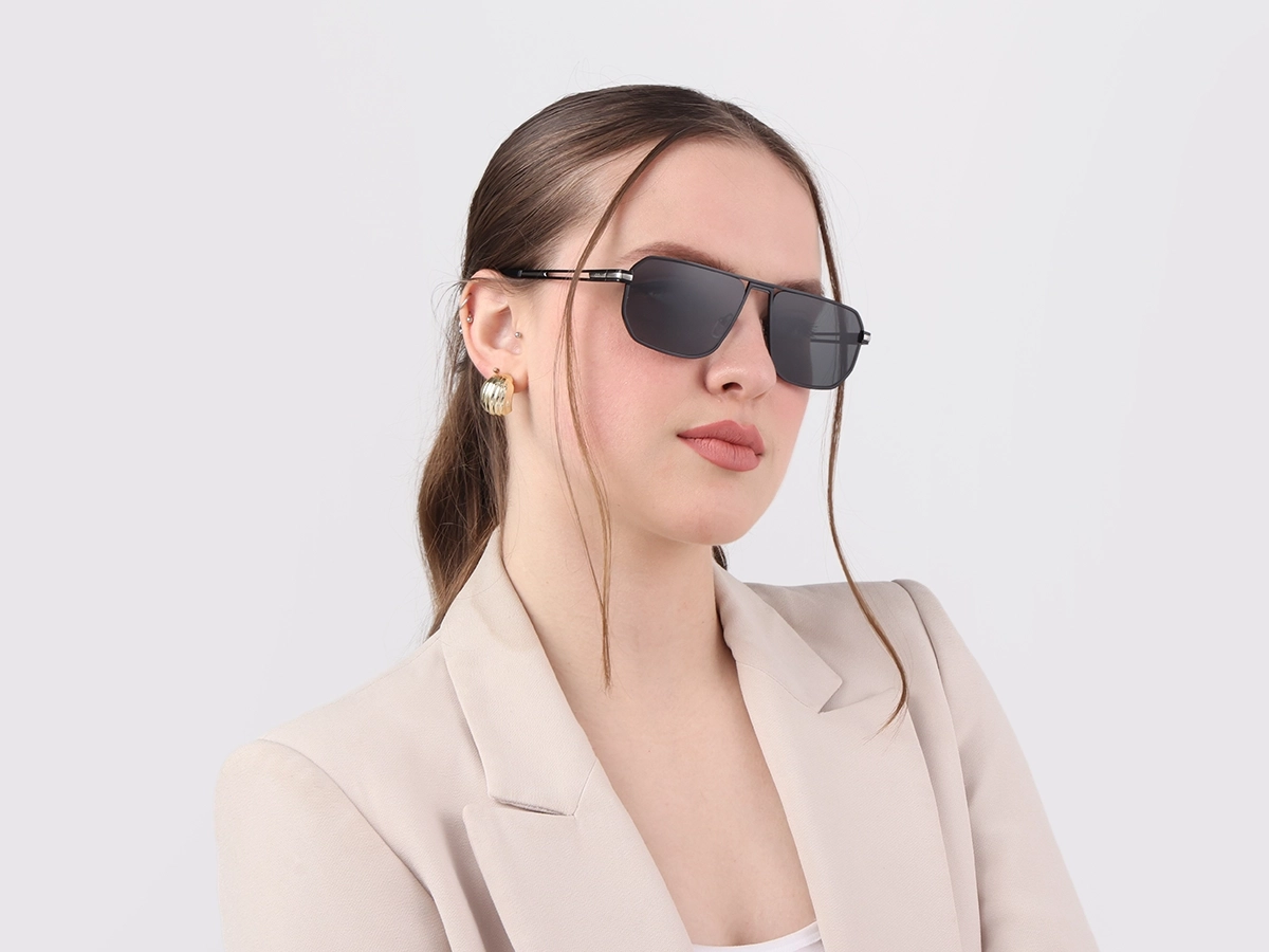 Stylish Black Metal Pilot Sunglasses-1