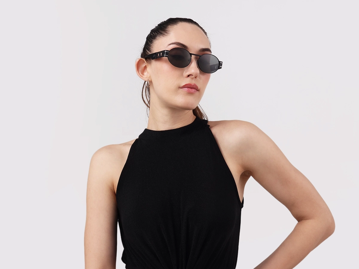 Matte Black Oval Keyhole Bridge Sunglasses 1
