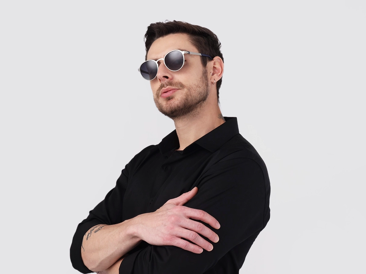 Matte Silver Keyhole Bridge Round Frame Sunglasses 1