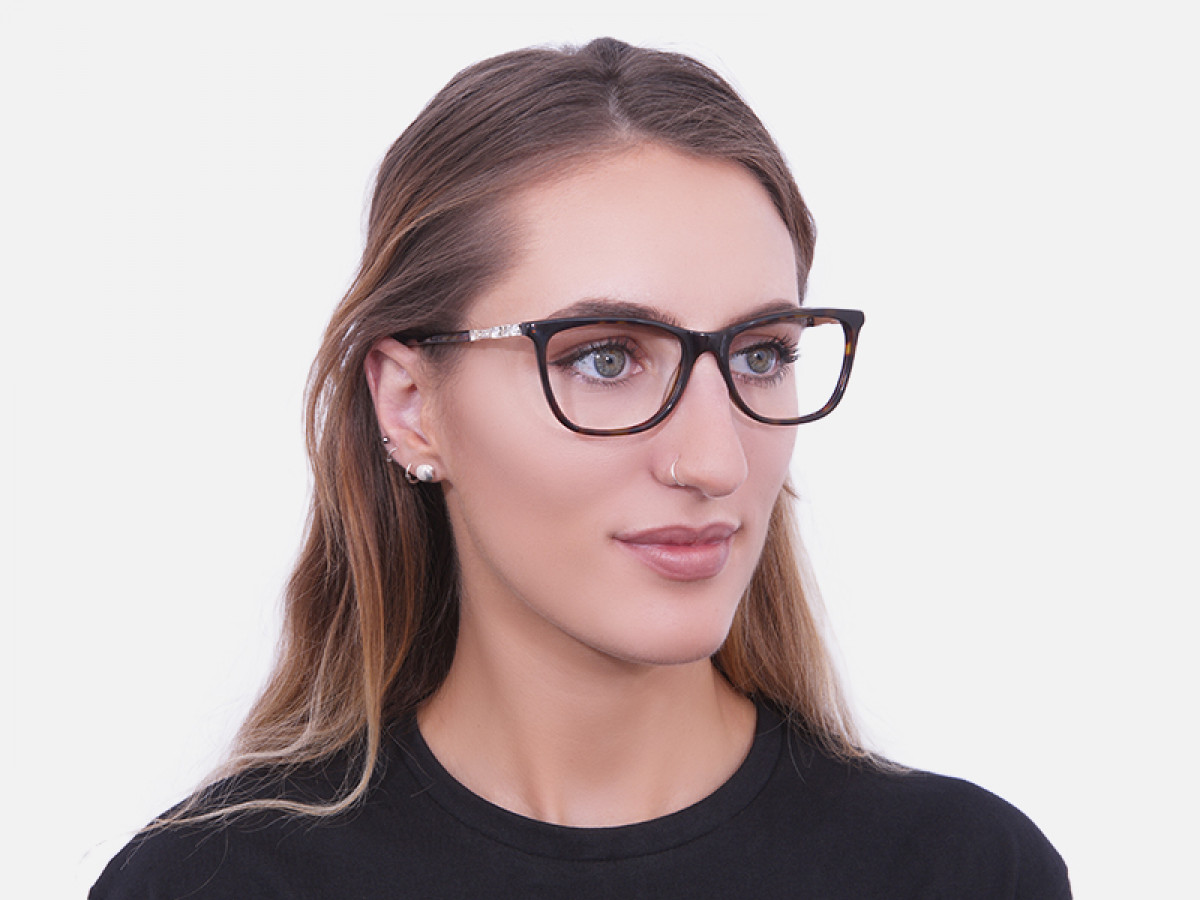 Tortoiseshell Glasses of Personality Look