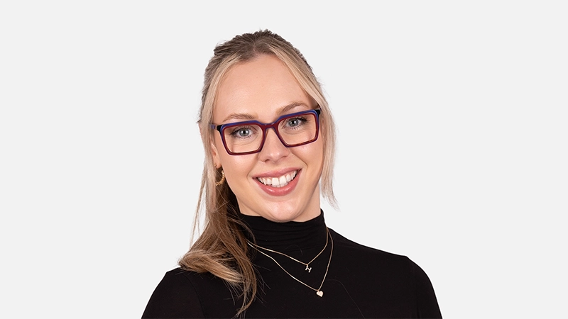 Eyeglasses That Suit Various Skin and Undertones