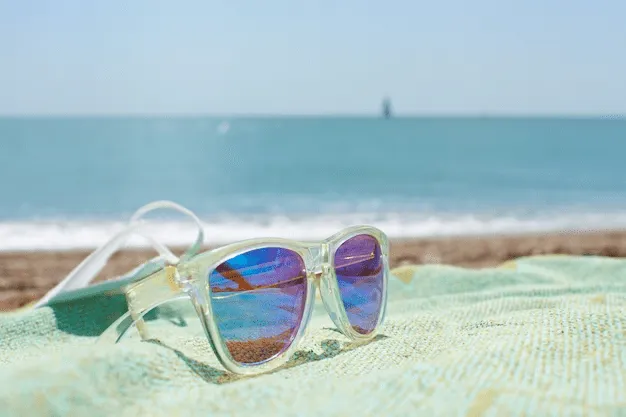 Beach sunglasses to 'seas' the day!