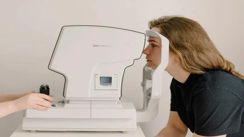 Image of Scanning eye of woman