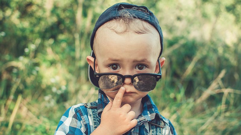 child-wearing-glasses