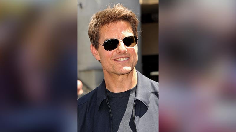 does tom cruise wear reading glasses
