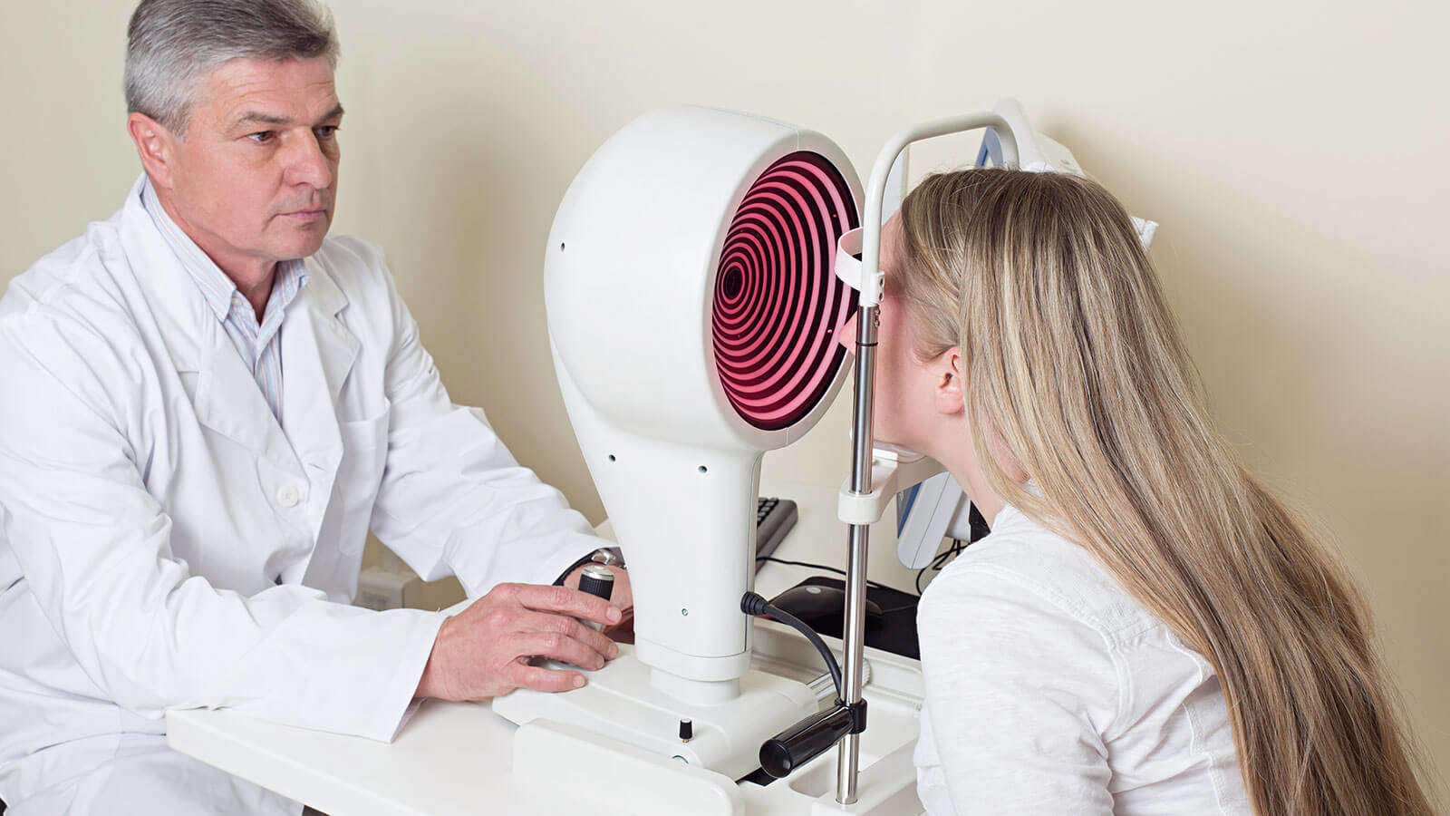 What happens in a Lasik surgery?