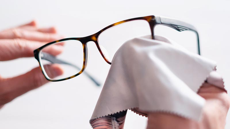 What is the Best Cloth Material for Cleaning Eyeglass Lenses? | Specscart