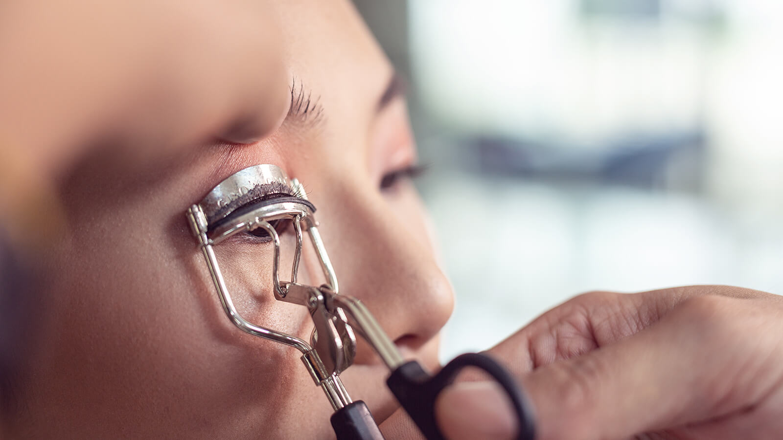 Eyelash curler